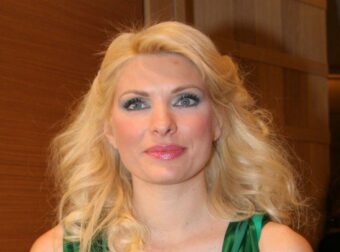 Σκηνικά από το παρελθόν: Ποια γνωστή τραγουδίστρια “στόλισε” την Ελένη Μενεγάκη live και χωρίς αναστολές;