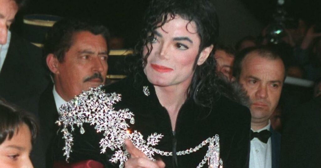 Αποκαλύψεις-σοκ: Νέες κατηγορίες και φωτογραφίες-ντοκουμέντα για τον Μάικλ Τζάκσον σχετικά με κακοποίηση παιδιών!