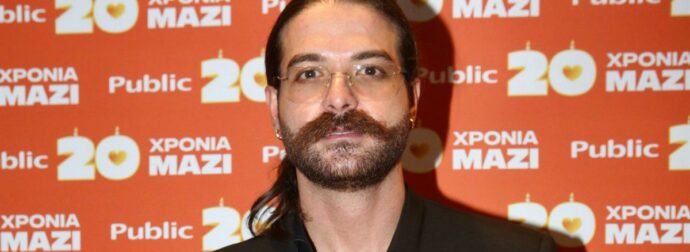 Δείτε πώς ο Μουγκοπέτρος μετατρέπει την πρόκληση σε έμπνευση: Παίζει κλαρίνο με τραυματισμένο χέρι και στέλνει δυνατό μήνυμα (Βίντεο).