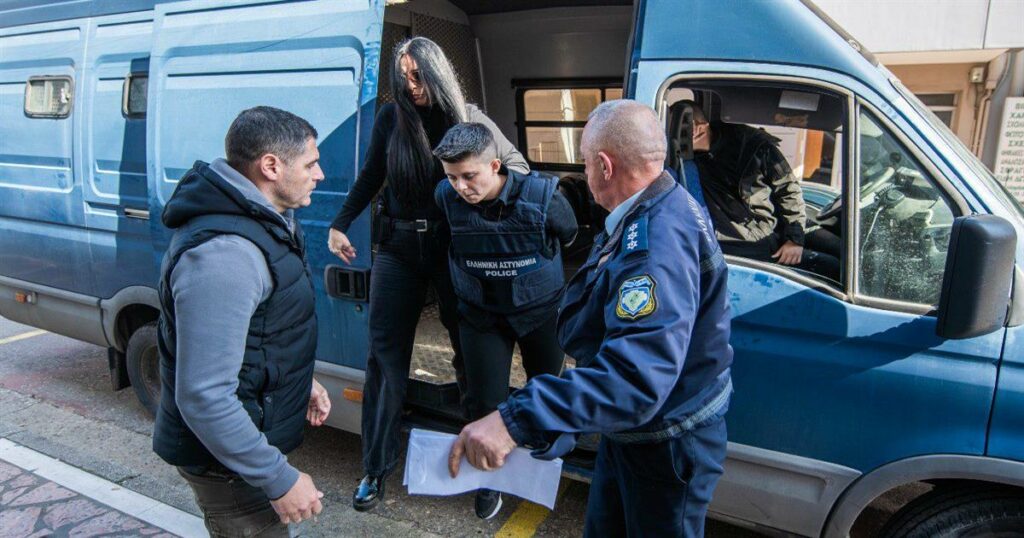 Ο Μουρτζούκος ενώπιον της ανακρίτριας Αμαλιάδας: Η γενναία του δήλωση στις κάμερες (Βίντεο).