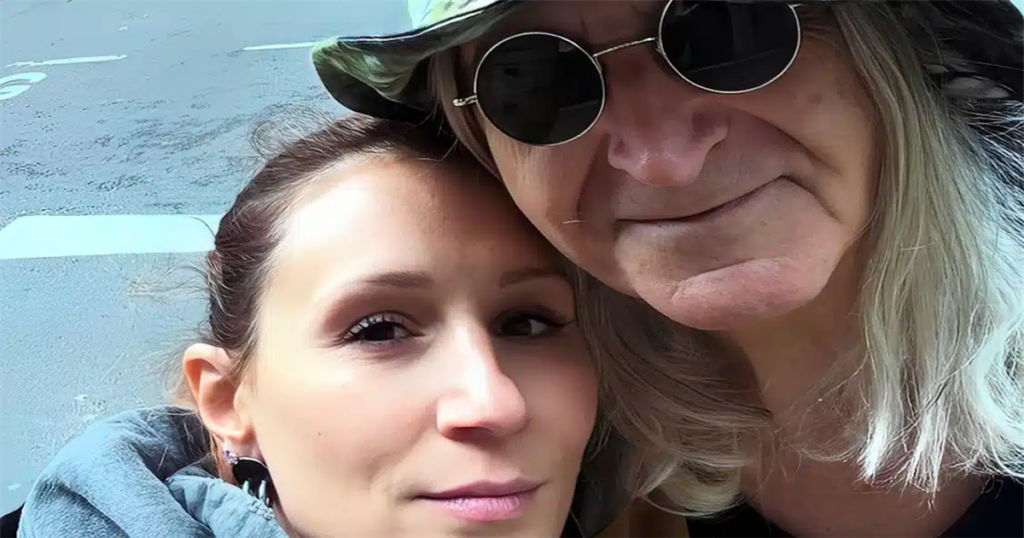 «Ο Γοητευτικός Γιος Καρβέλα: Έτοιμος για Καριέρα Μοντέλου»