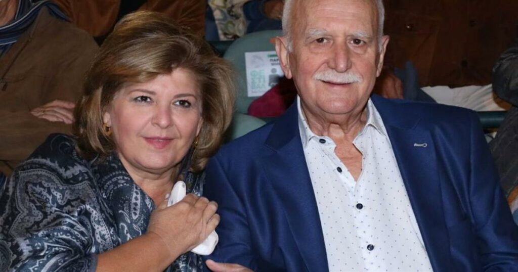 Γιώργος Παπαδάκης: Η συγκινητική πρώτη ονομαστική εορτή χωρίς εκείνον – Η βουβή θλίψη της συζύγου του, Τίνας Παπαδέλη.