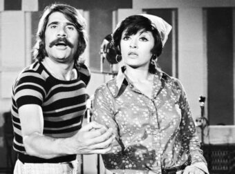 Ο Σταύρος Παράβας: Ο Μάγκας με την Χρυσή Καρδιά και η Συγκλονιστική Ιστορία του Γιου που Άλλαξε τη Ζωή του.