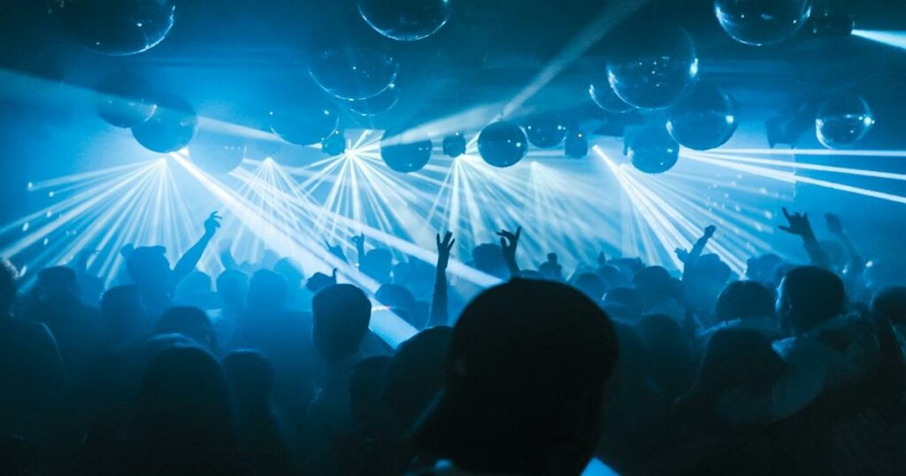 Αποκάλυψη: Πάρτι τράπερ στο Κολωνάκι με σοκαριστικές καταγγελίες για λιπόθυμες κοπέλες από ναρκωτικά!