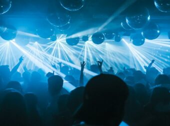 Αποκάλυψη: Πάρτι τράπερ στο Κολωνάκι με σοκαριστικές καταγγελίες για λιπόθυμες κοπέλες από ναρκωτικά!