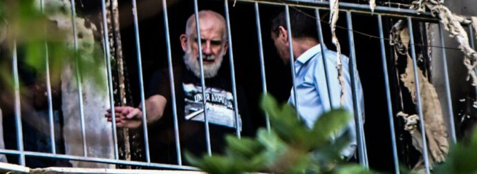 Πέτρος Φιλιππίδης: Ανακαλύψτε πότε θα ξαναπατήσει το πόδι του στο διαμέρισμα που καταστράφηκε. Δείτε το βίντεο!