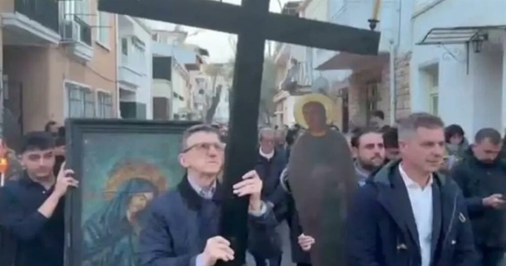 Άρης Πορτοσάλτε: Αναλαμβάνει τον Σταυρό του Μαρτυρίου στην Κωνσταντινούπολη – Μια μοναδική εμπειρία.
