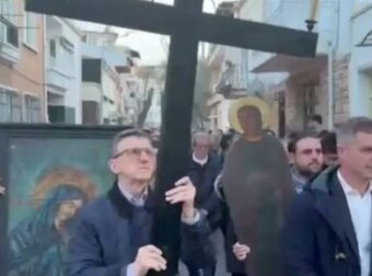 Άρης Πορτοσάλτε: Αναλαμβάνει τον Σταυρό του Μαρτυρίου στην Κωνσταντινούπολη – Μια μοναδική εμπειρία.