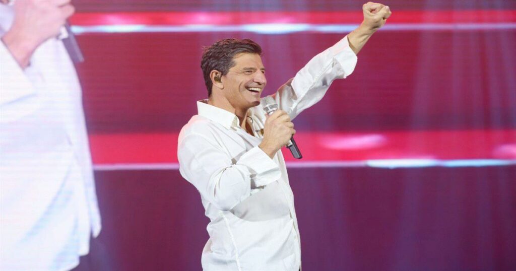 Σάκης Ρουβάς: Το Μυστικό Πίσω από την Κυριαρχία του στη Διαφήμιση – Αποκάλυψη των Μεγάλων Συμφωνιών!