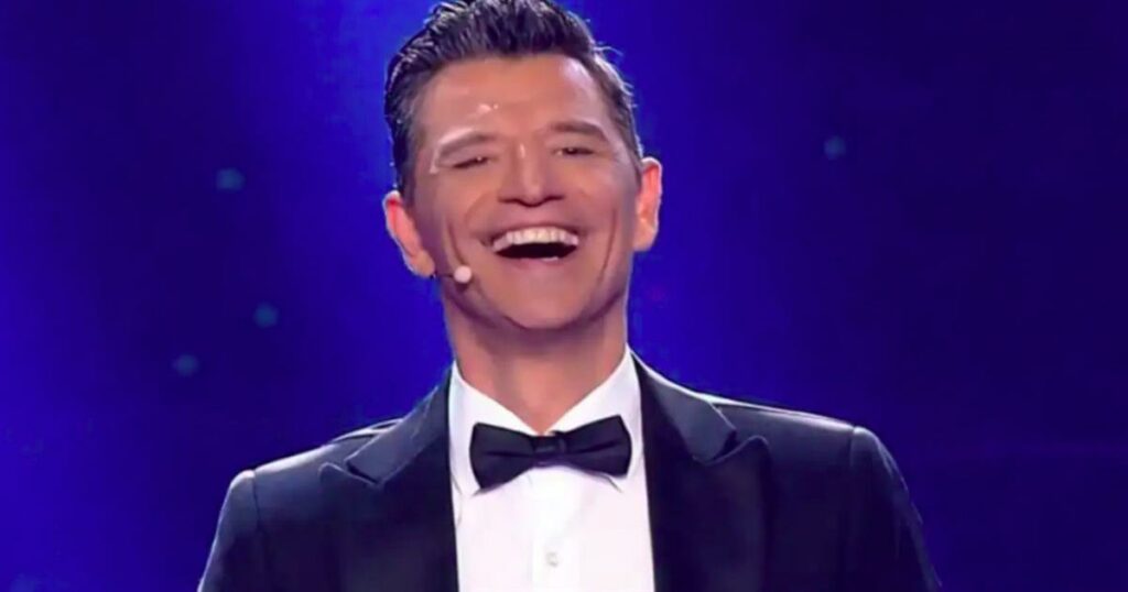 Εντυπωσίασε ο Σάκης Ρουβάς με την άψογη ομιλία του στο YFSF – «Καθηλωτικό το πόσο άψογα μιλάει!»