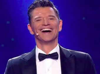 Εντυπωσίασε ο Σάκης Ρουβάς με την άψογη ομιλία του στο YFSF – «Καθηλωτικό το πόσο άψογα μιλάει!»