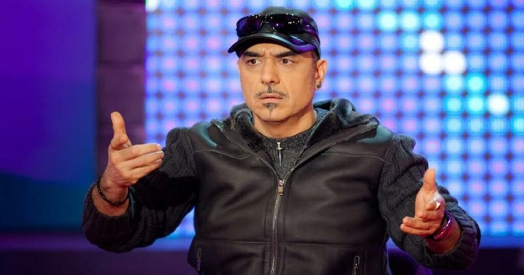 Ανάρπαστη: Η λαμπάδα Νότης Σφακιανάκης που κατακτά την αγορά (ΕΙΚΟΝΑ)