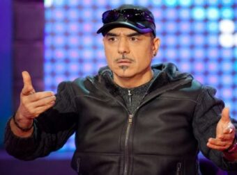 Ανάρπαστη: Η λαμπάδα Νότης Σφακιανάκης που κατακτά την αγορά (ΕΙΚΟΝΑ)