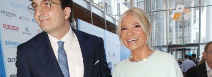 Η Φαίη Σκορδά ακτινοβολεί: Η λαμπερή πρώτη εμφάνιση με τον Αλέξανδρο Αθανασιάδη λίγο προτού ανέβουν τα σκαλιά της εκκλησίας!