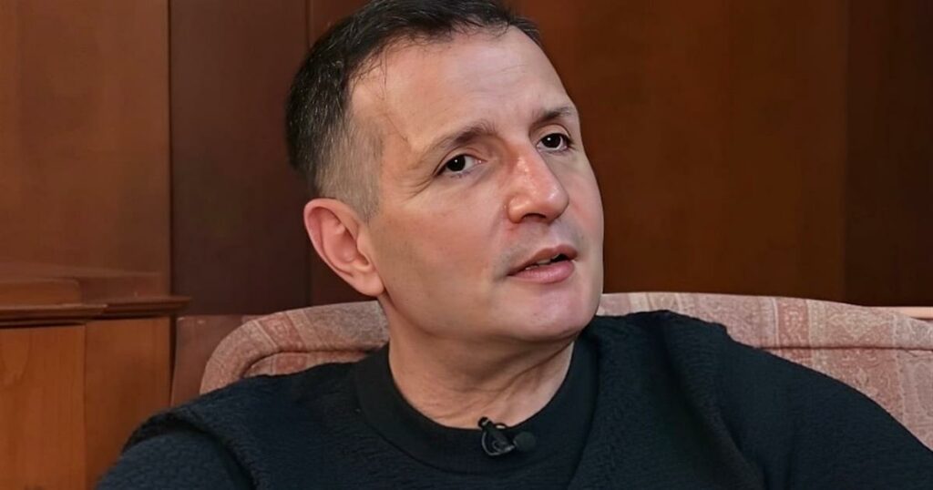 Δημήτρης Μπάσης: «Μετά από 33 χρόνια στην Αθήνα, σκέφτομαι την επιστροφή στο χωριό μου για πάντα»