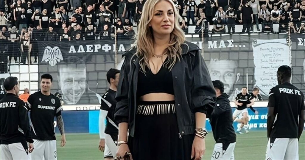 Η γυναίκα που κατέκτησε την κρητική λύρα και σαγήνεψε την εξέδρα του ΟΦΗ.