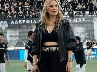 Η γυναίκα που κατέκτησε την κρητική λύρα και σαγήνεψε την εξέδρα του ΟΦΗ.