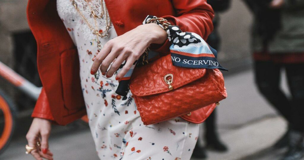 Το Απόλυτο Κολιέ: Το Αξεσουάρ που θα Απογειώσει το Καλοκαιρινό σου Στυλ στην Παραλία.