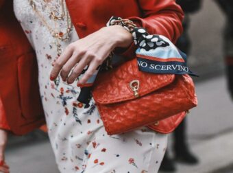 Το Απόλυτο Κολιέ: Το Αξεσουάρ που θα Απογειώσει το Καλοκαιρινό σου Στυλ στην Παραλία.