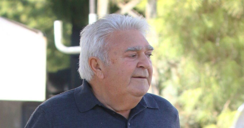 Πασχάλης Τερζής: Η Ζωή στο Ησυχαστήριο του στη Θεσσαλονίκη – Ο Αγαπημένος Τραγουδιστής Καθηλωμένος Στο Σπίτι του.