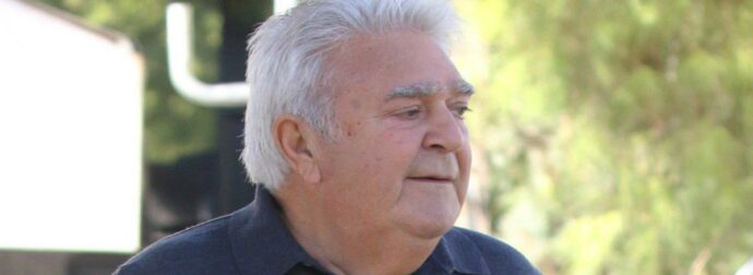 Πασχάλης Τερζής: Η Ζωή στο Ησυχαστήριο του στη Θεσσαλονίκη – Ο Αγαπημένος Τραγουδιστής Καθηλωμένος Στο Σπίτι του.