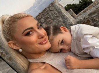 Ο Παρούλης της Τούνη: Ο Άνθρωπος που Έκανε την Ανάσταση Ξεχωριστή Σβήνοντας Λαμπάδες!