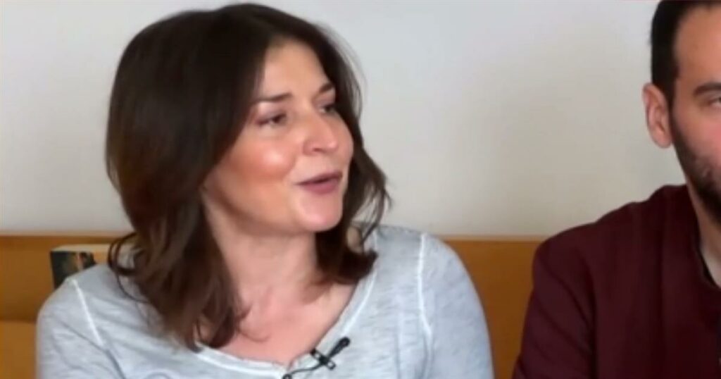 Η Κουρούπη αποκαλύπτει: Η πρώτη τηλεοπτική συνέντευξη με τον νεότερο σύζυγό της και η ιστορία της γνωριμίας τους!