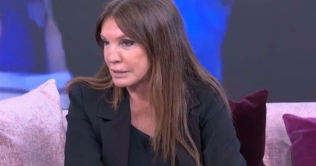 Η Βάνα Μπάρμπα αποκαλύπτει τις αληθινές σκέψεις της για τη μητρότητα, λέγοντας όσα πολλοί δεν τολμούν.