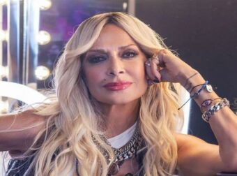 Η Άννα Βίσση Ρίχνει Αυλαία: Η Αποχώρηση που Αναστατώνει τη Νυχτερινή Ζωή της Αθήνας.