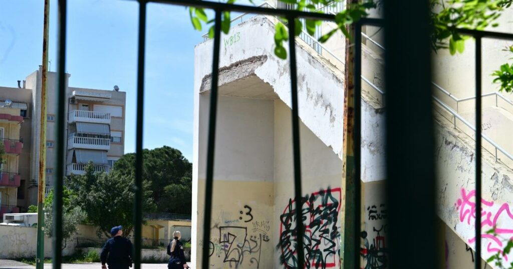 Σοκαριστικές Αποκαλύψεις από τη Διευθύντρια: Η Πτώση της 13χρονης στο Χαϊδάρι με το Κεφάλι της