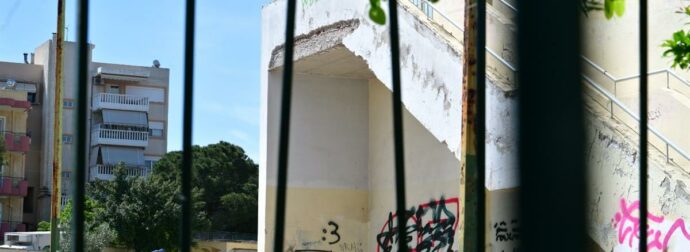 Σοκαριστικές Αποκαλύψεις από τη Διευθύντρια: Η Πτώση της 13χρονης στο Χαϊδάρι με το Κεφάλι της