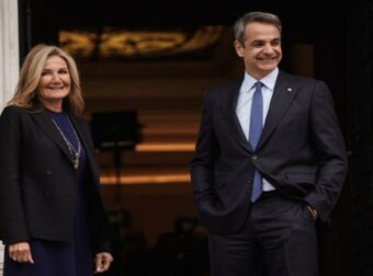 Αίσιο τέλος για τη Μαρέβα Μητσοτάκη: Εξιτήριο και ενημέρωση για την υγεία της συζύγου του πρωθυπουργού.