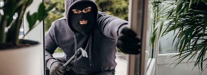 Μην ρισκάρεις τα χρήματά σου και τα κοσμήματά σου: Το πρώτο σημείο που ελέγχουν οι κλέφτες στο σπίτι σου – Δες γιατί!