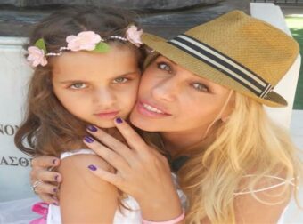 “Θέλω οι γυναίκες να μην…”: Τι ζήτησε η Βικτώρια Δέλλα απο τους δημοσιογράφους για τον θάνατο της μητέρας της