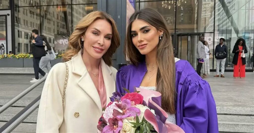 Τατιάνα Στεφανίδου: «Η στιγμή που είδα τη Λυδία Ευαγγελάτου με την τήβεννο να παραλαμβάνει το πτυχίο της, με συγκίνησε βαθιά».