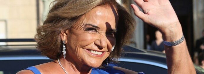 Απολαυστικό βίντεο: Τα γενέθλια της Ντόρας Μπακογιάννη στο γραφείο με την έκπληξη του «σοκολατάκι»!