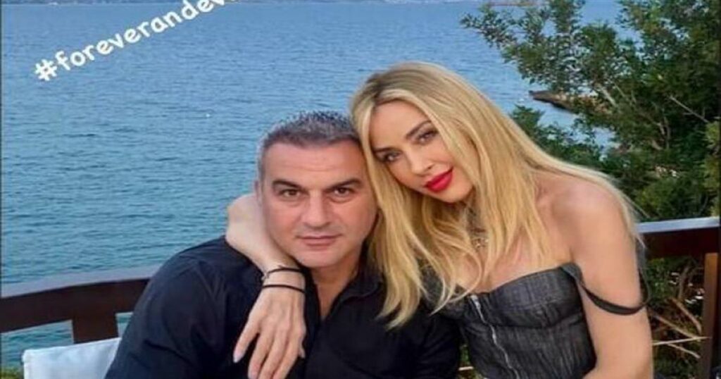 Γωγώ Μαστροκώστα: Η απόφαση του Τραϊανού Δέλλα και της κόρης τους για την κηδεία που συγκινεί