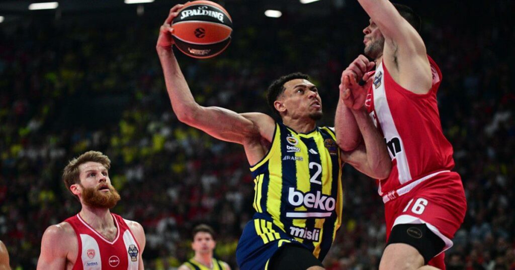 Χαμός στη EuroLeague: Η Φενέρμπαχτσε απειλεί με δικαστήρια μετά το φιάσκο με τα εισιτήρια στον ημιτελικό με τον Ολυμπιακό