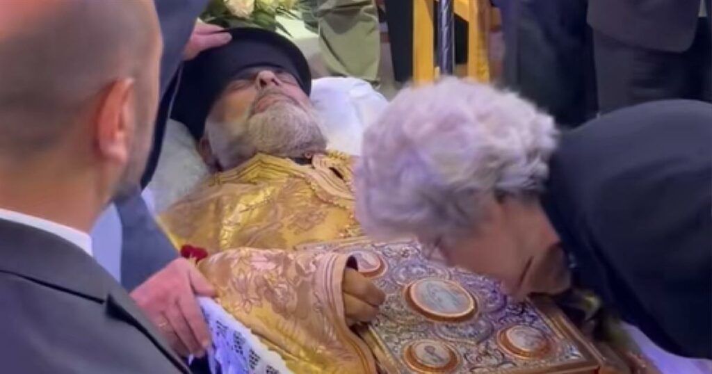 Αποχαιρετισμός με σεβασμό στον εμβληματικό παπά-Τσάκαλο (Βίντεο)