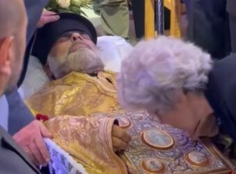Αποχαιρετισμός με σεβασμό στον εμβληματικό παπά-Τσάκαλο (Βίντεο)