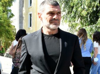 Συναισθηματική Καταιγίδα για τον Τόνυ Μαυρίδη: Συγκλονίζει το Αποχαιρετιστήριο Μήνυμά του προς την Αδελφή του.