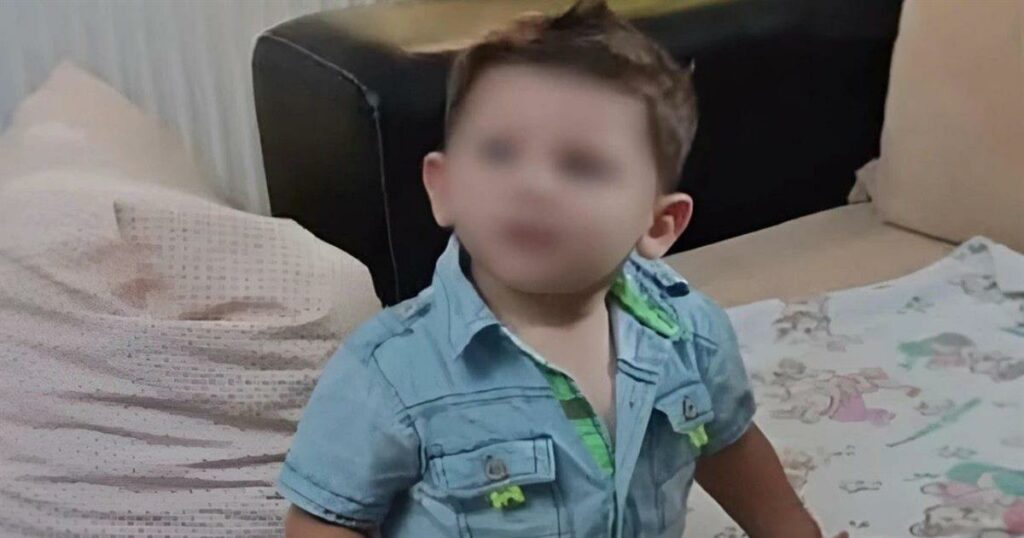 Συγκλονιστικές μαρτυρίες στη δίκη του μικρού Άγγελου: «Πρωτόγνωρη η κατάσταση του παιδιού» – Ένταση στην αίθουσα δικαστηρίου.