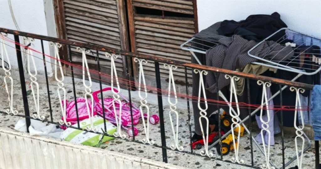 Δραματικές αποκαλύψεις στους Αγίους Αναργύρους: Τρία παιδιά ανακαλύφθηκαν σε συνθήκες υποσιτισμού και παραμέλησης.
