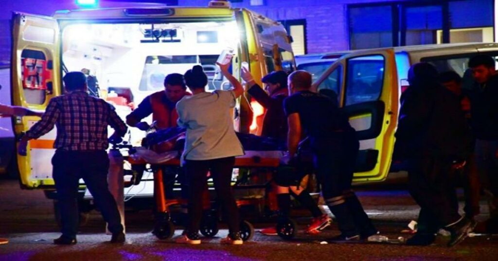 Γυναίκα επέστρεψε από το χείλος του θανάτου όταν το ασθενοφόρο χτύπησε σε λακούβα – Η συγκλονιστική ιστορία του συζύγου που προετοίμαζε την κηδεία της.