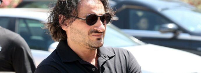 Συγκλονίζει ο Βασίλης Χαραλαμπόπουλος: Η συγκινητική ανάρτηση για την απώλεια του πατέρα του που ραγίζει καρδιές.