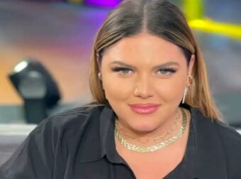 Δανάη Μπάρκα: Ανακαλύψτε τις 4 άγνωστες ιστορίες πίσω από το ακαταμάχητο χαμόγελό της.
