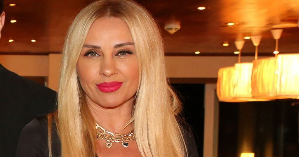 Γωγώ Μαστροκώστα: Από την Αντιμετώπιση του Καρκίνου του Μαστού στις Δραματικές Στιγμές στο Νοσοκομείο