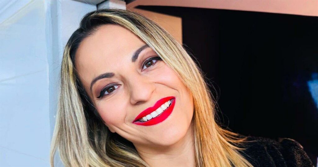 Η Τζένη Κατσίγιαννη δέχθηκε τσόκαρο επί σκηνής – Ένα απίστευτο συμβάν σε πανηγύρι που δεν πρέπει να χάσετε!
