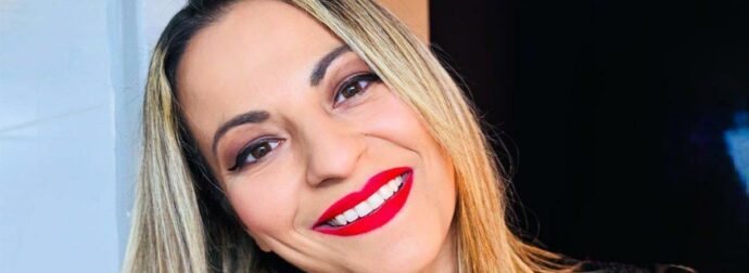 Η Τζένη Κατσίγιαννη δέχθηκε τσόκαρο επί σκηνής – Ένα απίστευτο συμβάν σε πανηγύρι που δεν πρέπει να χάσετε!