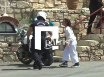 Κρήτη: Ένταση στην κηδεία του 21χρονου – Η αδελφή του συγκρούστηκε με αστυνομικούς (Δείτε το βίντεο)